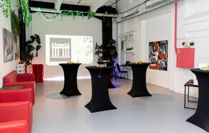 Центр Событий Зал в стиле лофт с высоким потолком