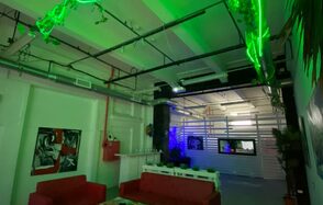 Центр Событий Зал в стиле лофт с высоким потолком