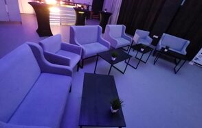 Яркий лофт с высокими потолками для праздника
