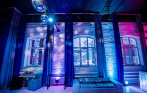 Loft with a bar and a separate entrance