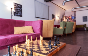 Лофт с уютными креслами