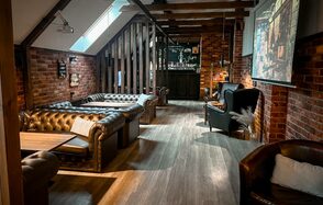 Cosa Nostra. Лофт с караоке и приставками