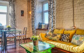 Светлый лофт с камином и видом на Садовое Кольцо