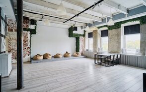 Компас. Белый лофт