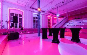 Лофт IDEALISTA. Просторный двухуровневый лофт