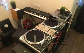 Лофт для репетиций с музыкальными инструментами