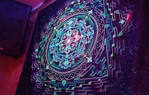 Двухъярусный лофт с ярким дизайном