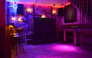 Двухъярусный лофт с ярким дизайном