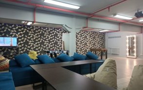 Светлое пространство с играми