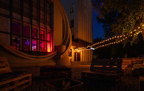 Стильный лофт с клубным звуком