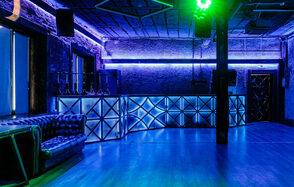 Space Loft Лофт-пространство с неоновой подсветкой