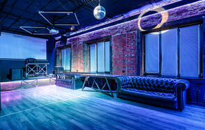 Space Loft Лофт-пространство с неоновой подсветкой