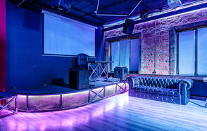 Space Loft Лофт-пространство с неоновой подсветкой