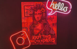 Авангард. Яркий зал с авторским дизайном