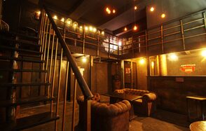 Рок-н-ролл. Двухуровневый лофт с мотоциклом