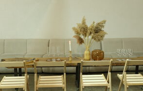 Светлый лофт со светомузыкой и барной стойкой