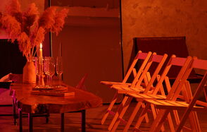 Светлый лофт со светомузыкой и барной стойкой