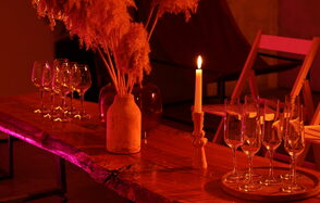 Светлый лофт со светомузыкой и барной стойкой