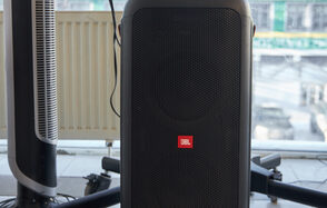 Светлый лофт со светомузыкой и барной стойкой