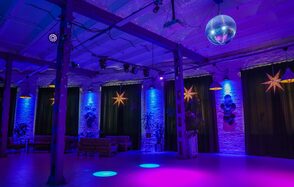 Loft Com.nata. Полукруглый эколофт с уникальной подсветкой