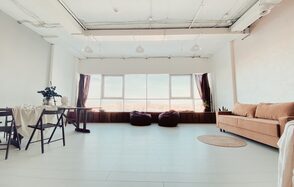 LOFT FACTURA. Творческое пространство с панорамным окном