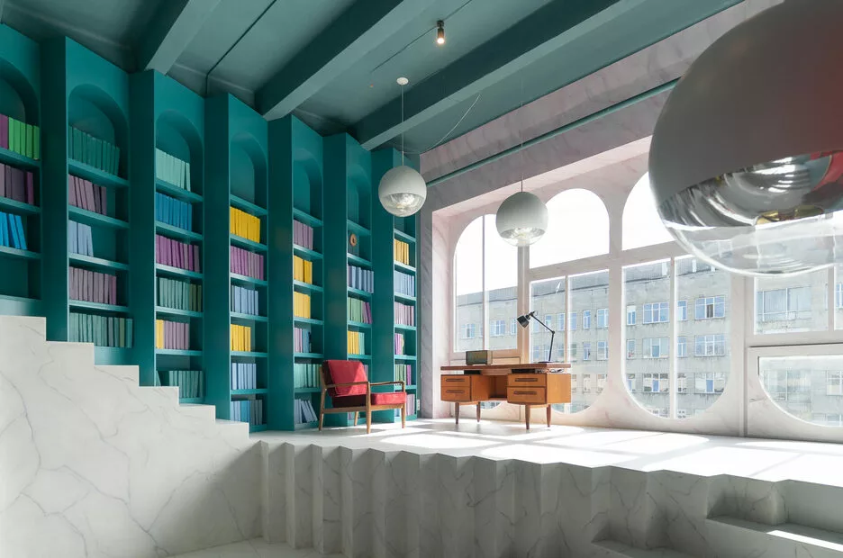 Стильный двухуровневый лофт с панорамным видом