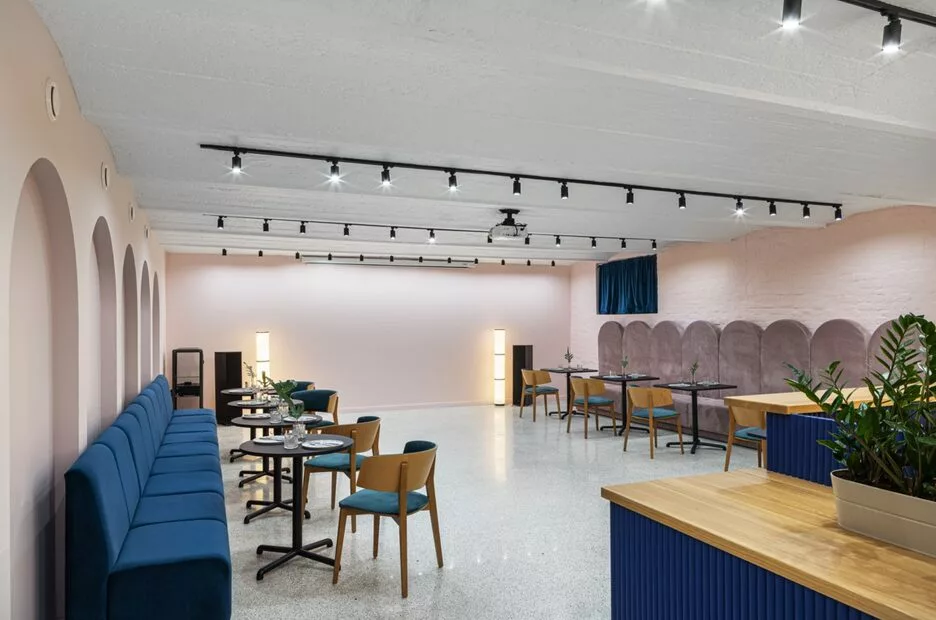 Стилизованный лофт в сине-розовых оттенках