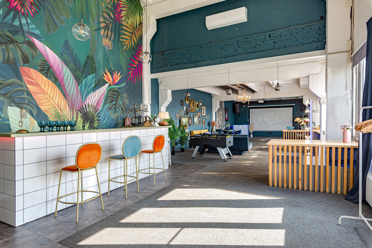 Арендовать Stylized loft with high ceilings and a veranda